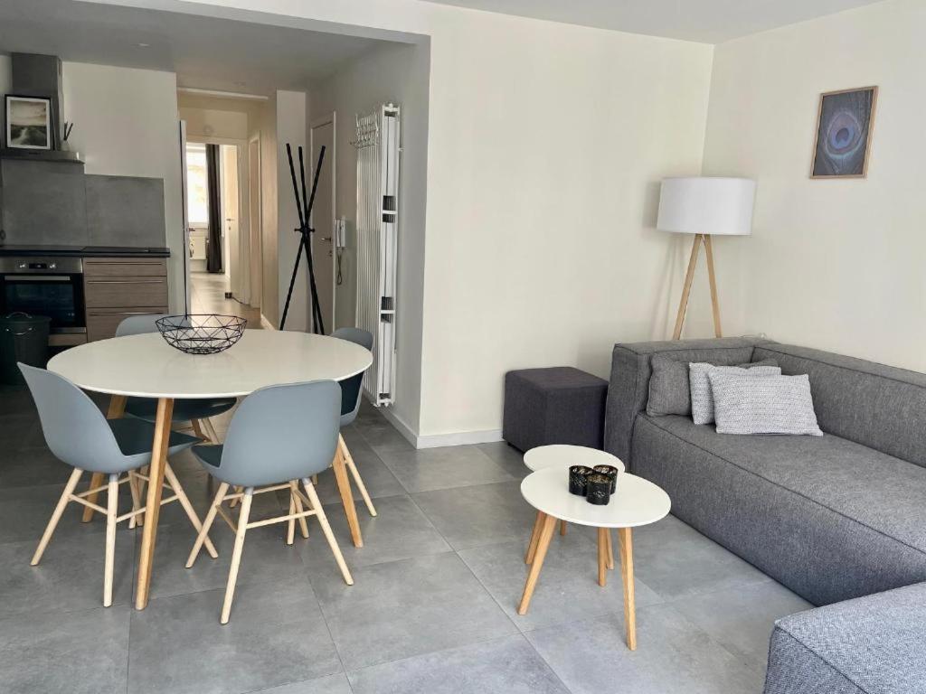 Luxury Apartment With Free Parking 奥斯滕德 外观 照片